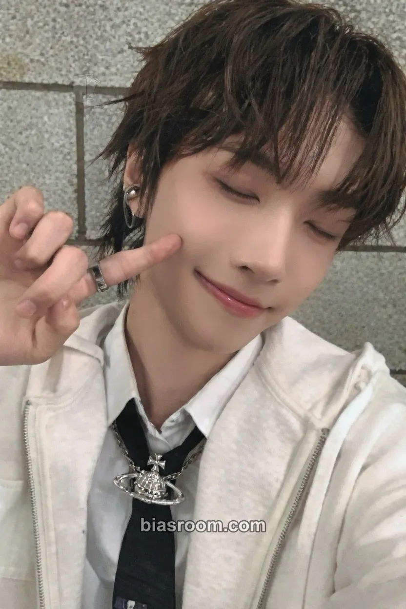 Yunhu RAW AND RAD Photocard - NEWBEAT - NEWBEAT K-pop photocard