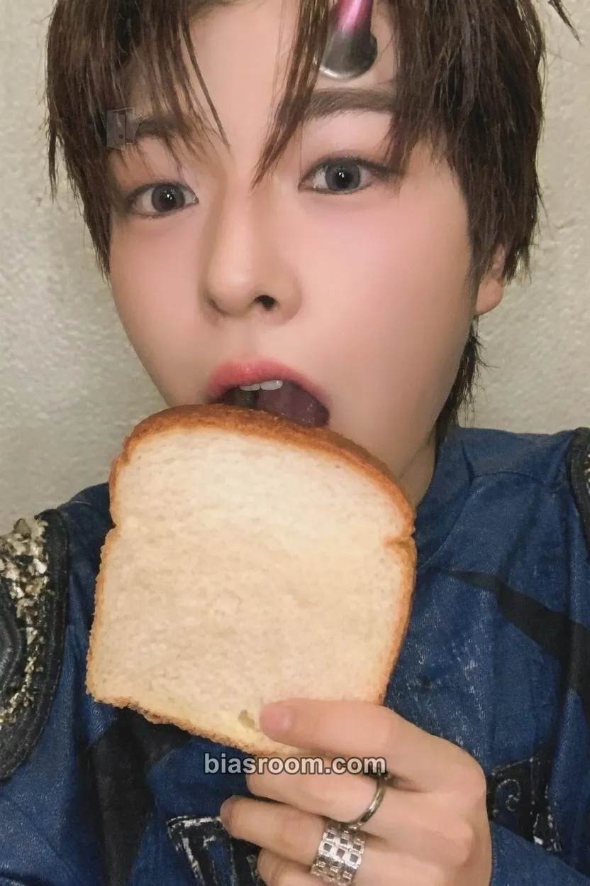 Riwoo RAW AND RAD Photocard - NEWBEAT - NEWBEAT K-pop photocard