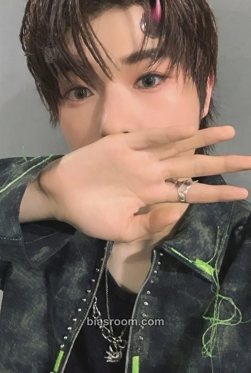 Riwoo RAW AND RAD Photocard - NEWBEAT - NEWBEAT K-pop photocard