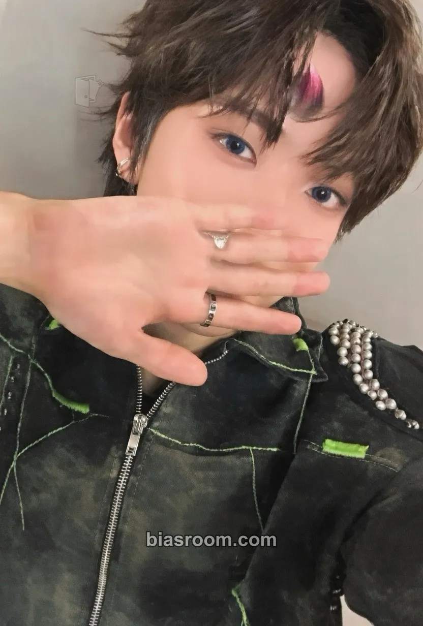 Yunhu RAW AND RAD Photocard - NEWBEAT - NEWBEAT K-pop photocard