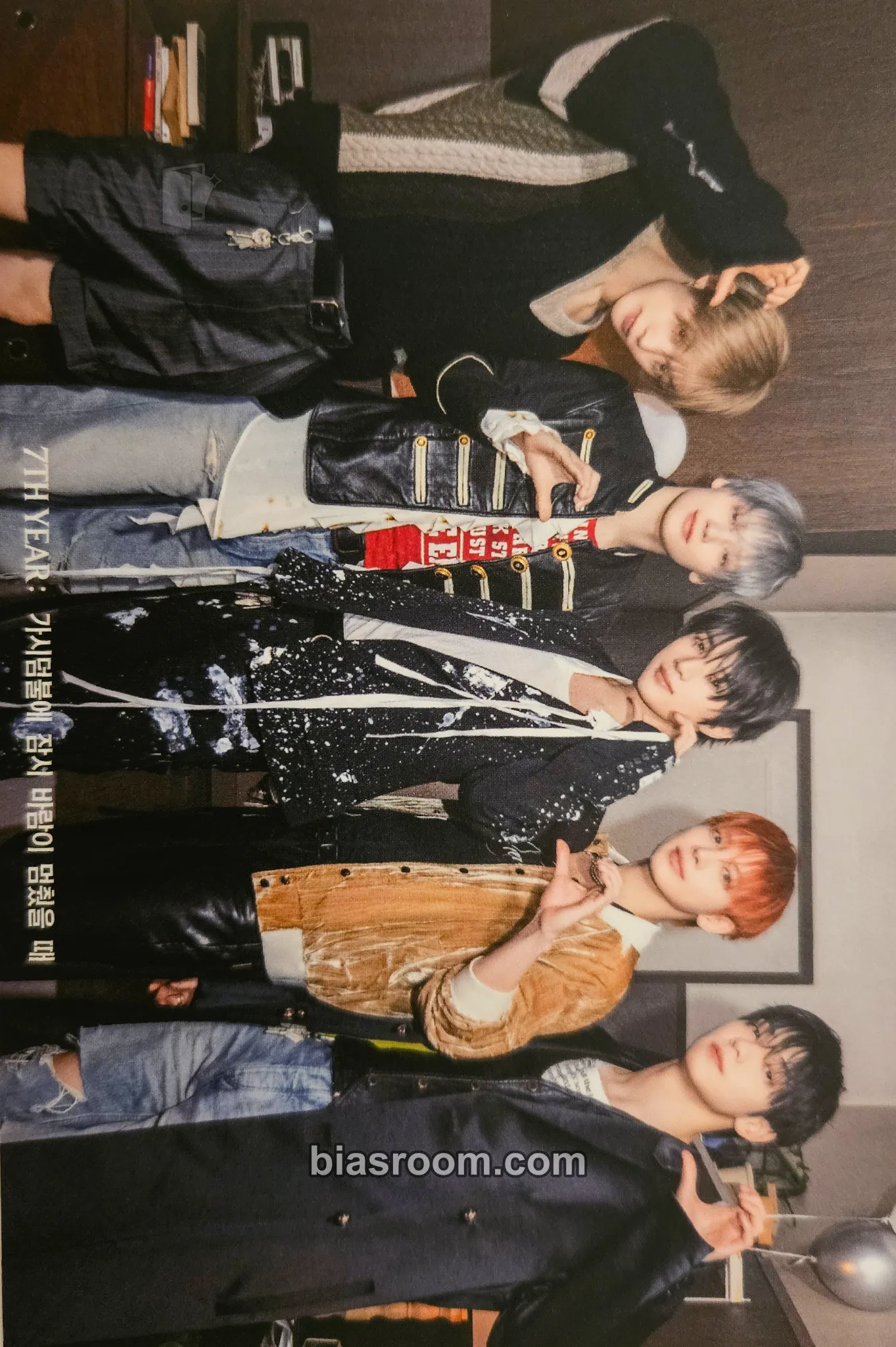 7TH YEAR: A Moment of Stillness in the Thorns Photocard - TOMORROW X TOGETHER - TOMORROW X TOGETHER K-pop photocard