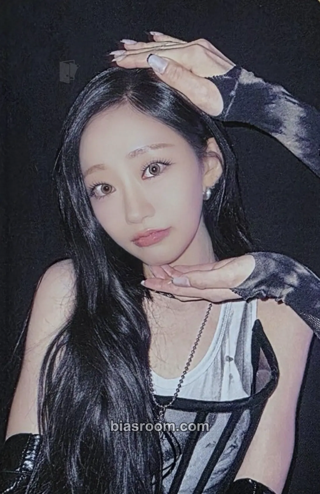 Julie Who Is She Photocard - KISS OF LIFE - KISS OF LIFE K-pop photocard