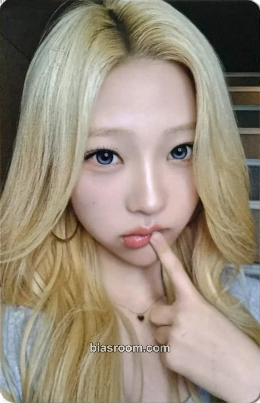 Stella Happy Birthday! (2026) Photocard - Hearts2Hearts - Hearts2Hearts K-pop photocard