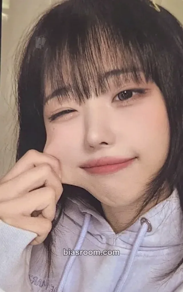 QWER - Hina - Algorithm's Blossom Album kpop store round 4 fansign