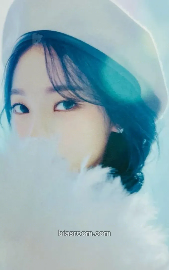 Karina Season's Greetings (2023) Photocard - aespa - aespa K-pop photocard
