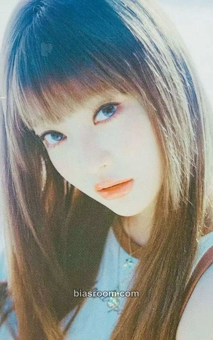 Ningning Season's Greetings (2023) Photocard - aespa - aespa K-pop photocard