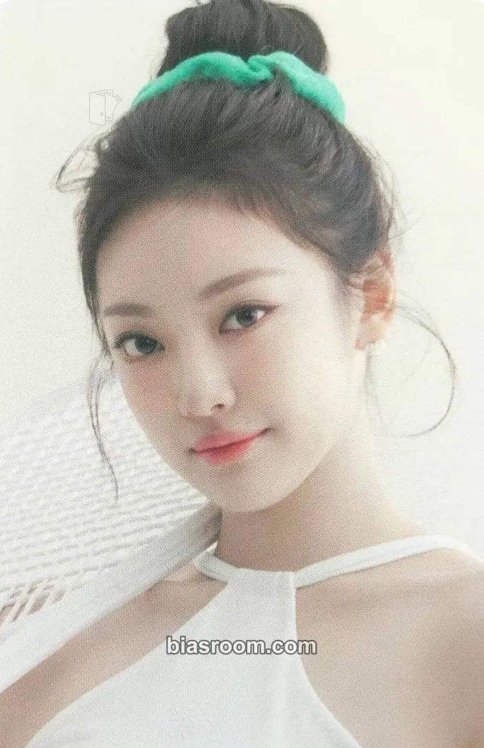 Ningning Season's Greetings (2024) Photocard - aespa - aespa K-pop photocard
