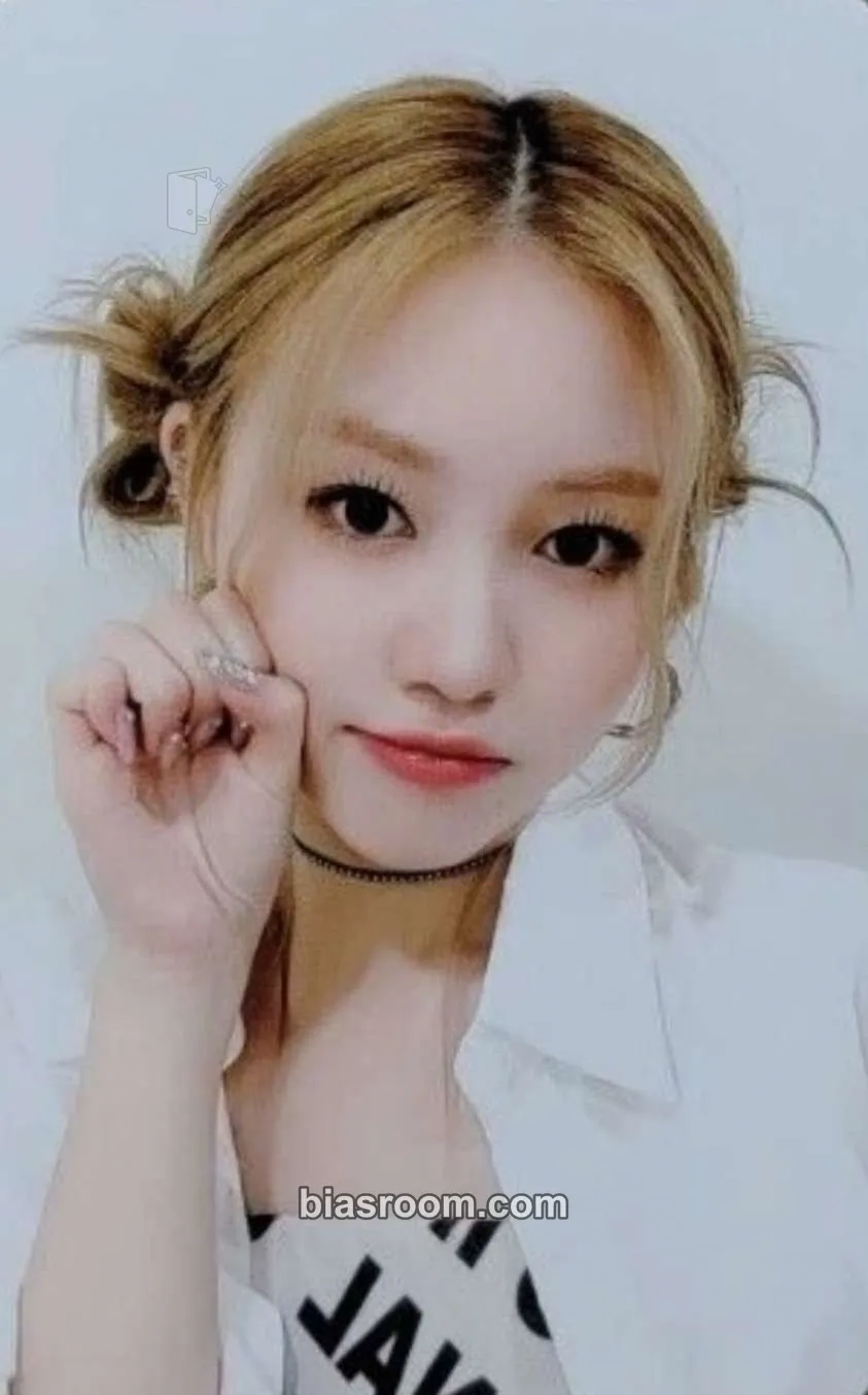 Dahyun Flash Photocard - Rocket Punch - Rocket Punch K-pop photocard