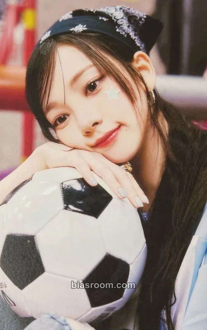 Karina Season's Greetings (2025) Photocard - aespa - aespa K-pop photocard