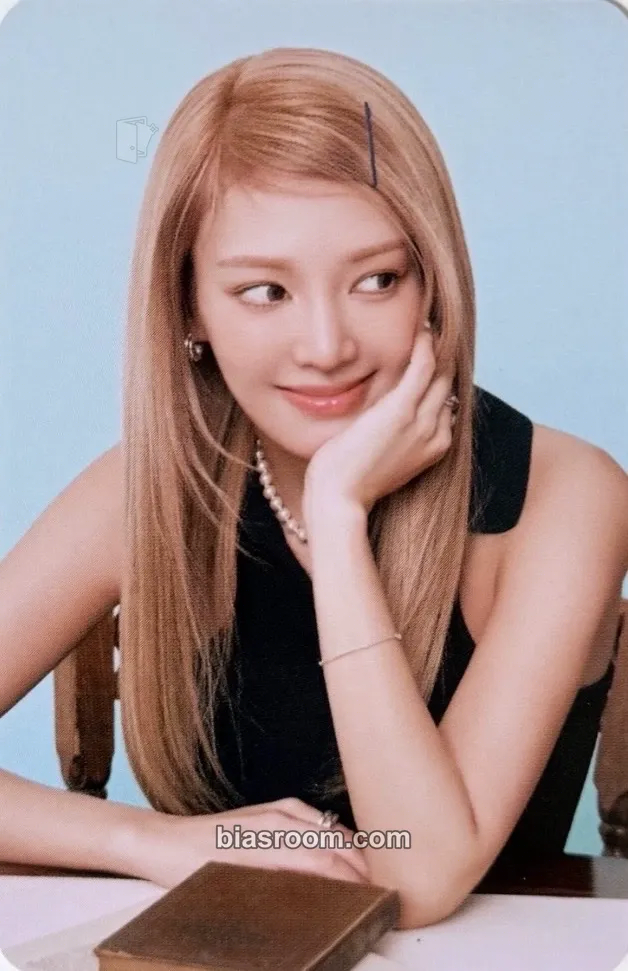 Hyoyeon Season's Greetings 2026 Photocard - Girls' Generation - Girls' Generation K-pop photocard