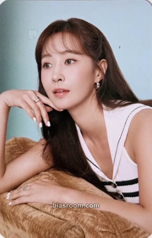 Yuri Season's Greetings 2026 Photocard - Girls' Generation - Girls' Generation K-pop photocard