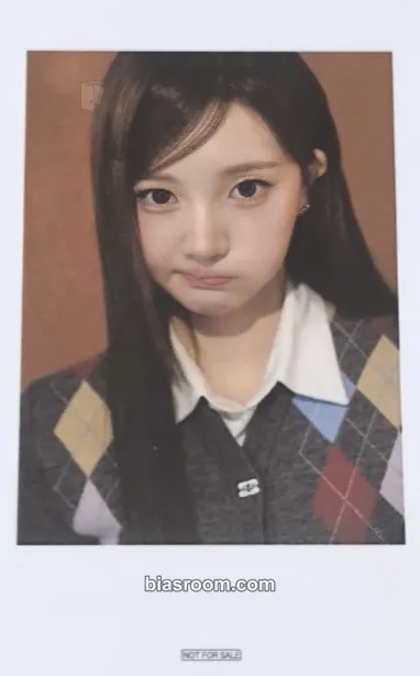 Yeonji Beyond Beauty Photocard - tripleS - tripleS K-pop photocard