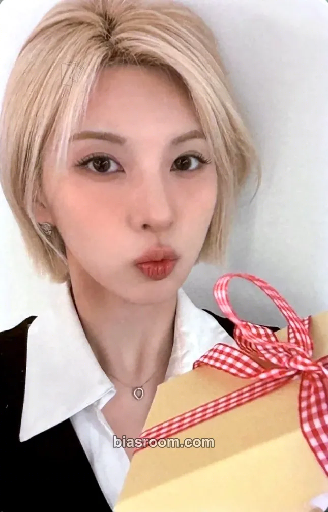 Bae Fe3O4: FORWARD Photocard - NMIXX - NMIXX K-pop photocard