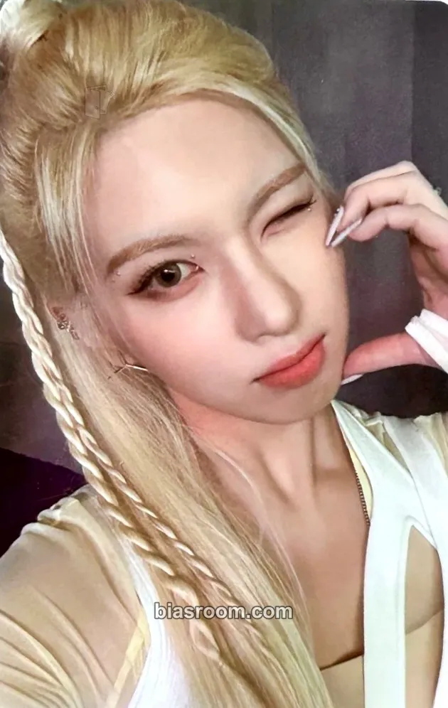 Bae Fe3O4: FORWARD Photocard - NMIXX - NMIXX K-pop photocard