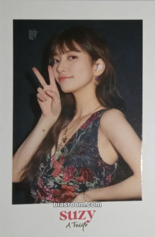 Suzy - Suzy - 10th Fancert Photobook [A Tempo] Other photobook inclusion polaroid