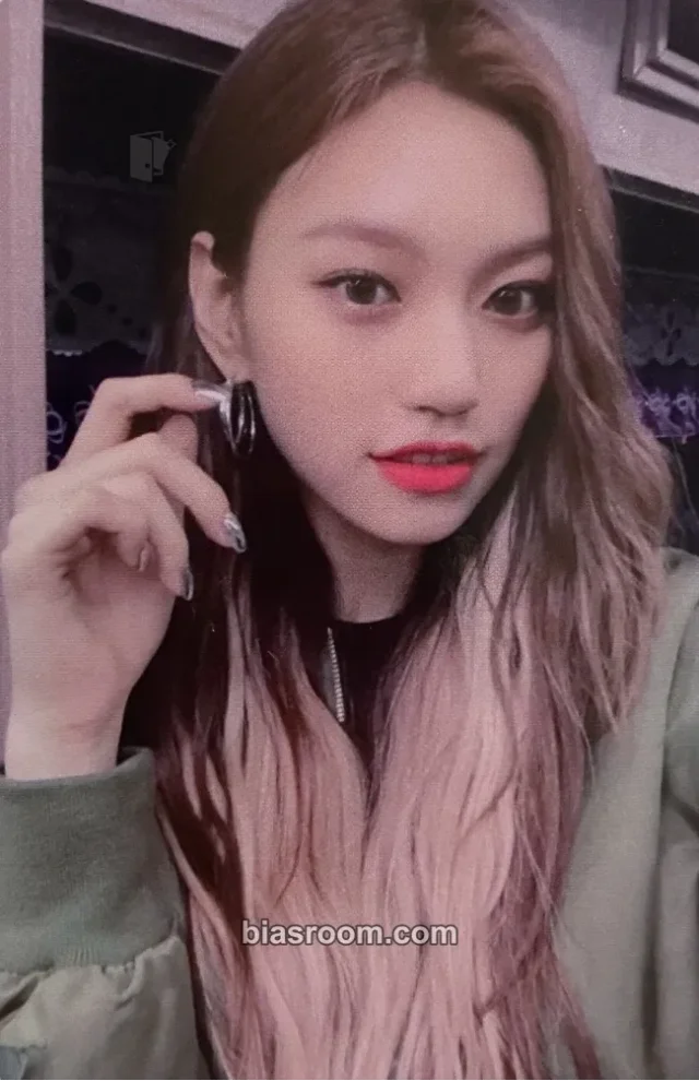 Weki Meki - Kim Doyeon - KISS, KICKS Album broadcast