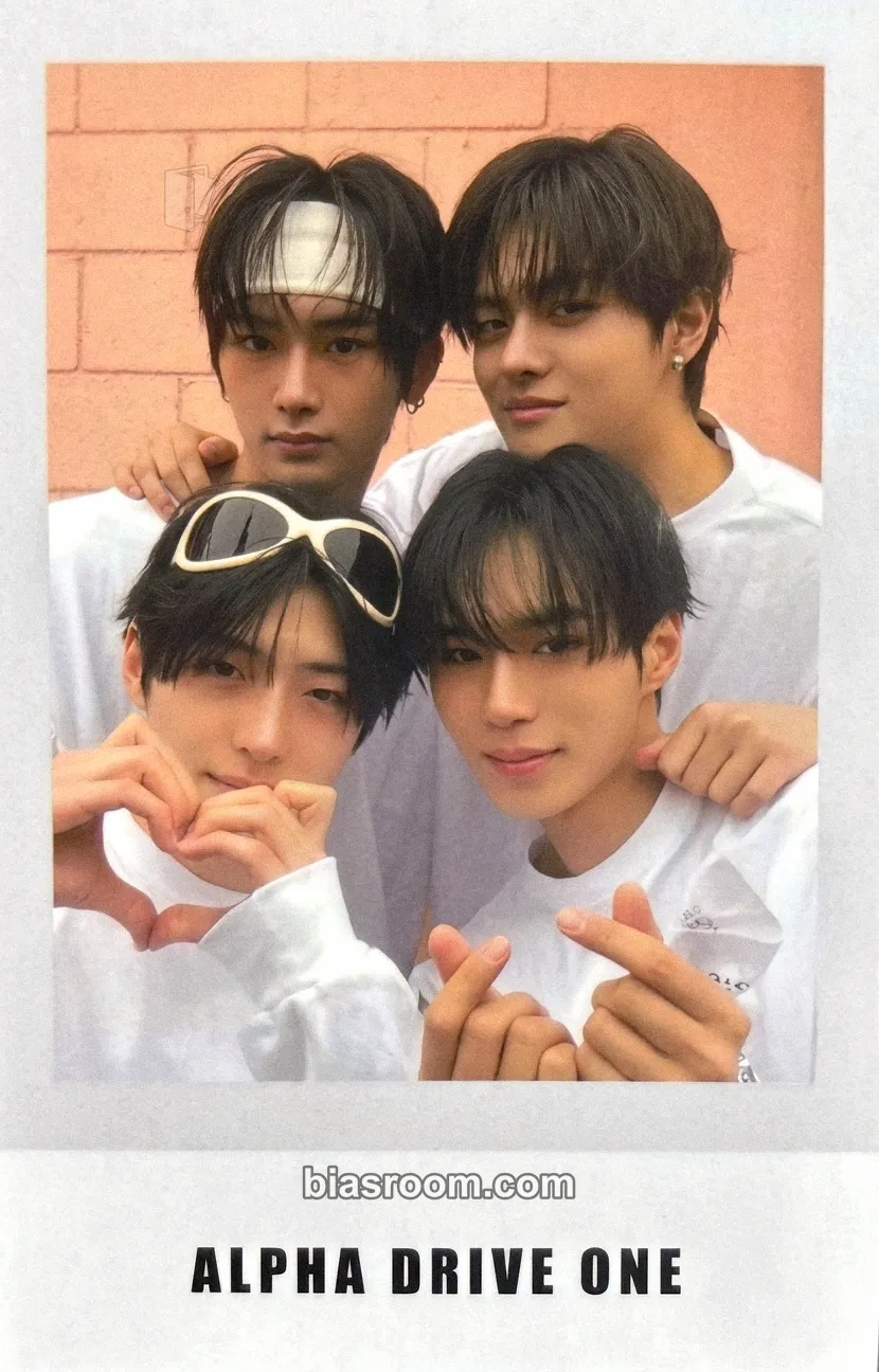 DICON VOLUME Nº33 Photocard - ALPHA DRIVE ONE - ALPHA DRIVE ONE K-pop photocard