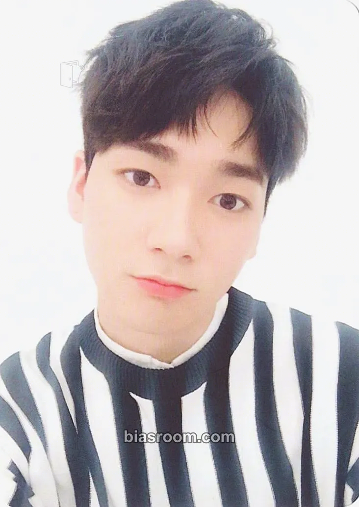 Aron W, Here Photocard - NU'EST - NU'EST K-pop photocard