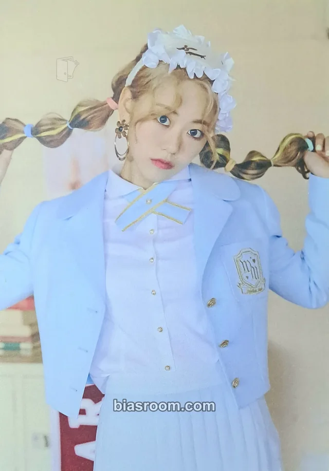 Weki Meki - Lua - LOCK END LOL Album broadcast postcard