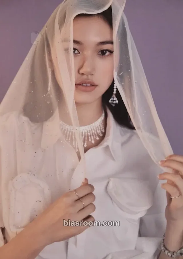 Weki Meki - Kim Doyeon - DAZZLE DAZZLE Album postcard set