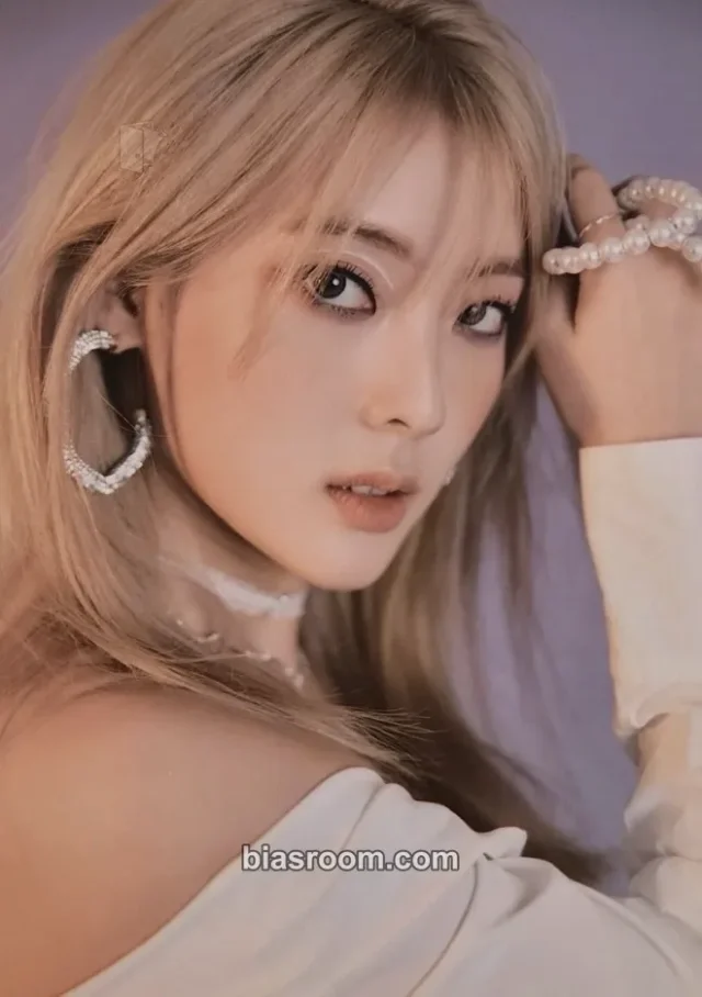 Weki Meki - Lucy - DAZZLE DAZZLE Album postcard set