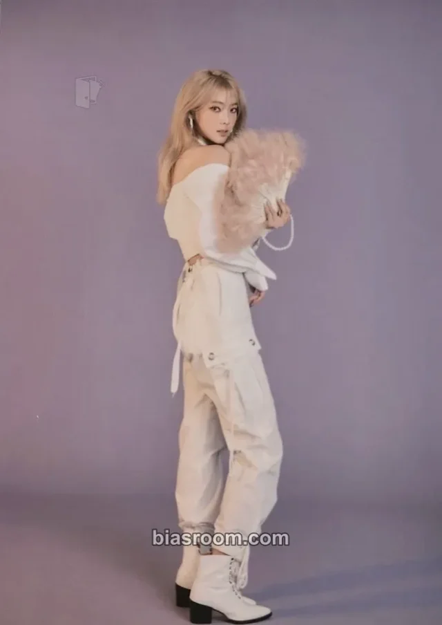 Weki Meki - Lucy - DAZZLE DAZZLE Album postcard set