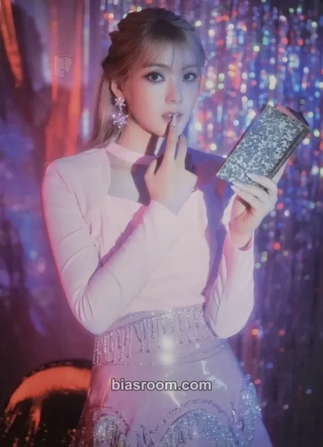 Weki Meki - Lucy - DAZZLE DAZZLE Album postcard set