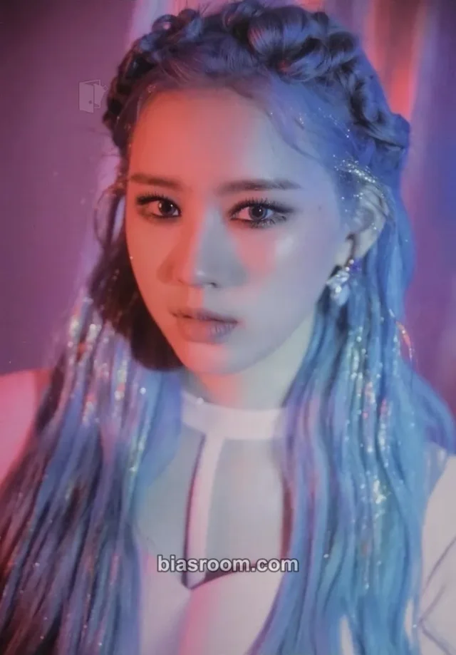 Weki Meki - Elly - DAZZLE DAZZLE Album postcard set
