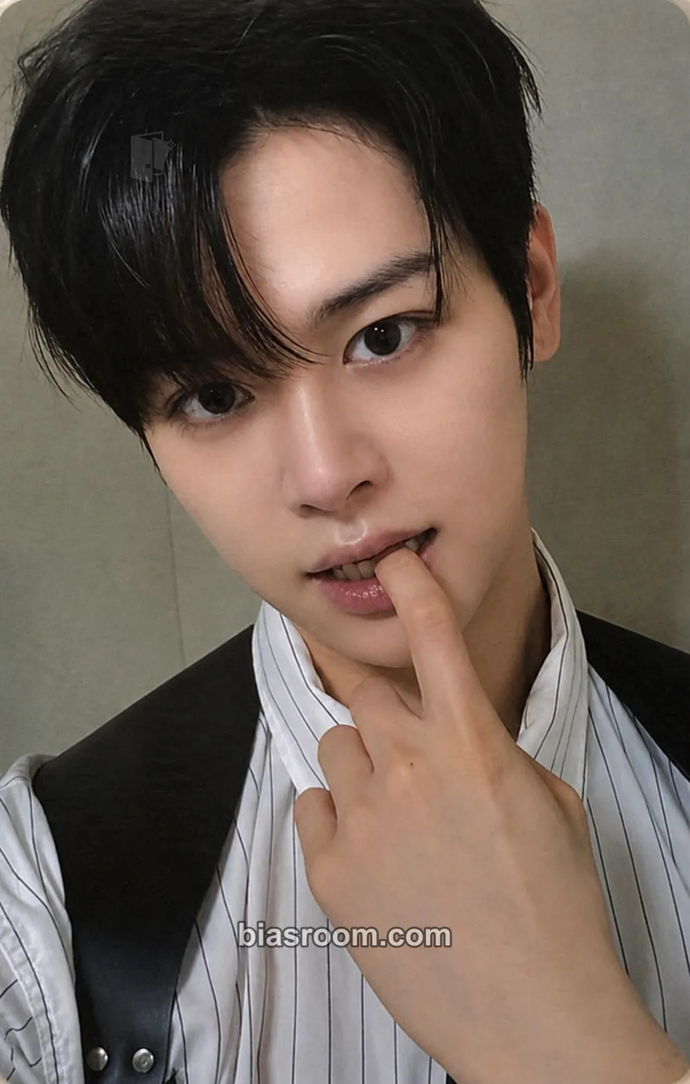 Ma Jingxiang OVEREXPOSED Photocard - CLOSE YOUR EYES - CLOSE YOUR EYES K-pop photocard