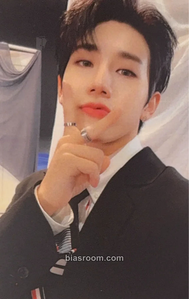 TAN - Changsun - ESSEGE Album album photocard black version