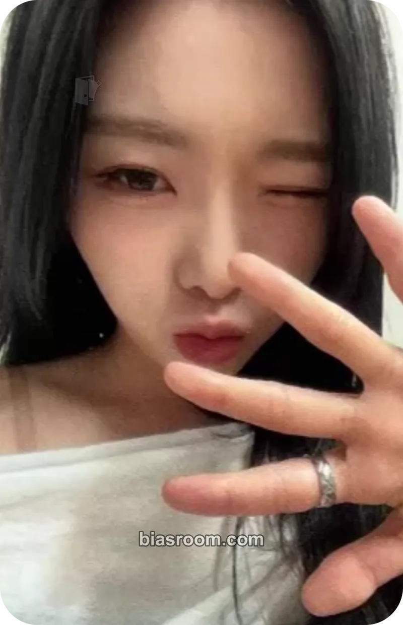 Jackie Wild Cherry Photocard - ICHILLIN’ - ICHILLIN’ K-pop photocard