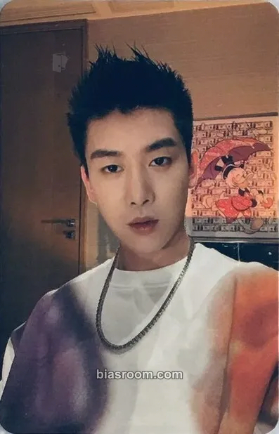 Yixuan Yuehua Entertainment Collector Cards Photocard - UNIQ - UNIQ K-pop photocard