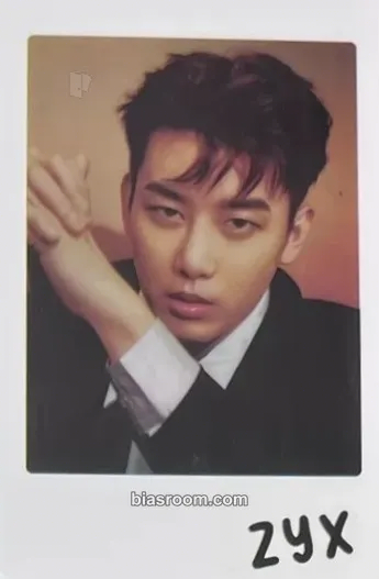 Yixuan Yuehua Entertainment Collector Cards Photocard - UNIQ - UNIQ K-pop photocard