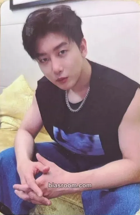 Yixuan Yuehua Entertainment Collector Cards Photocard - UNIQ - UNIQ K-pop photocard
