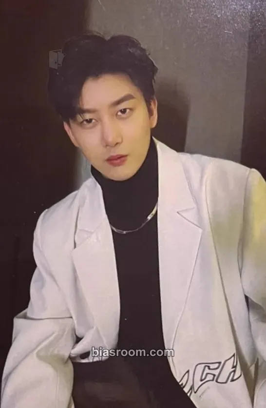 Yixuan Yuehua Entertainment Collector Cards Photocard - UNIQ - UNIQ K-pop photocard