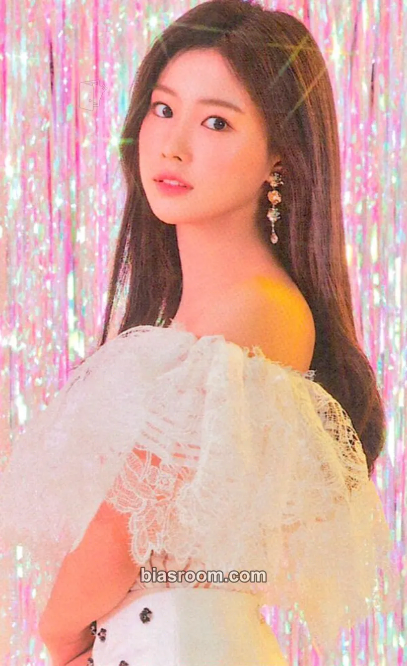 Hyewon EYES ON ME Photocard - IZ*ONE - IZ*ONE K-pop photocard