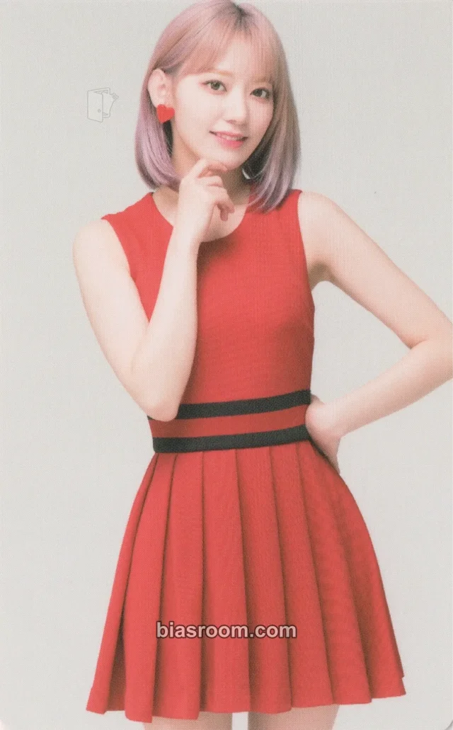 IZ*ONE - Sakura - Twelve Album trading card