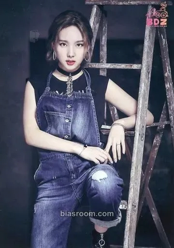 Nayeon 1st Arena Tour 2018 ‘BDZ’ Photocard - TWICE - TWICE K-pop photocard