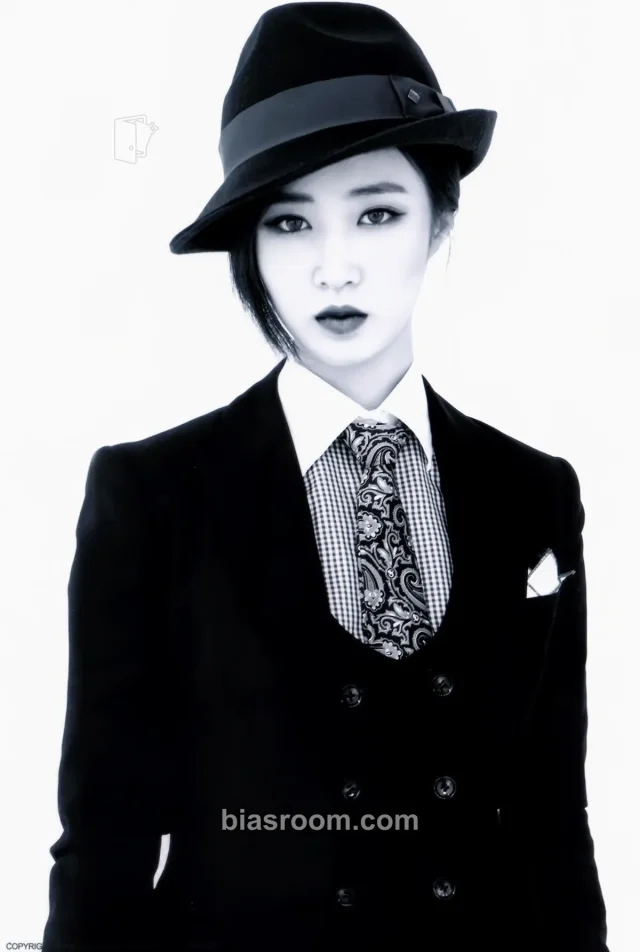 Girls' Generation - Yuri - Mr.Mr. Album B version large photocard EverySing pop-up store