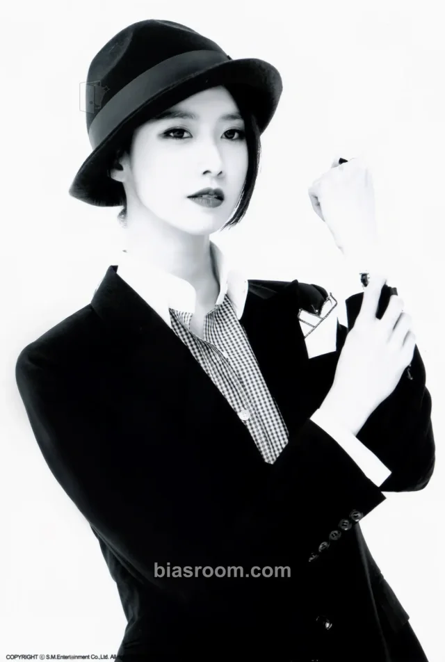 Girls' Generation - Yoona - Mr.Mr. Album B version large photocard EverySing pop-up store