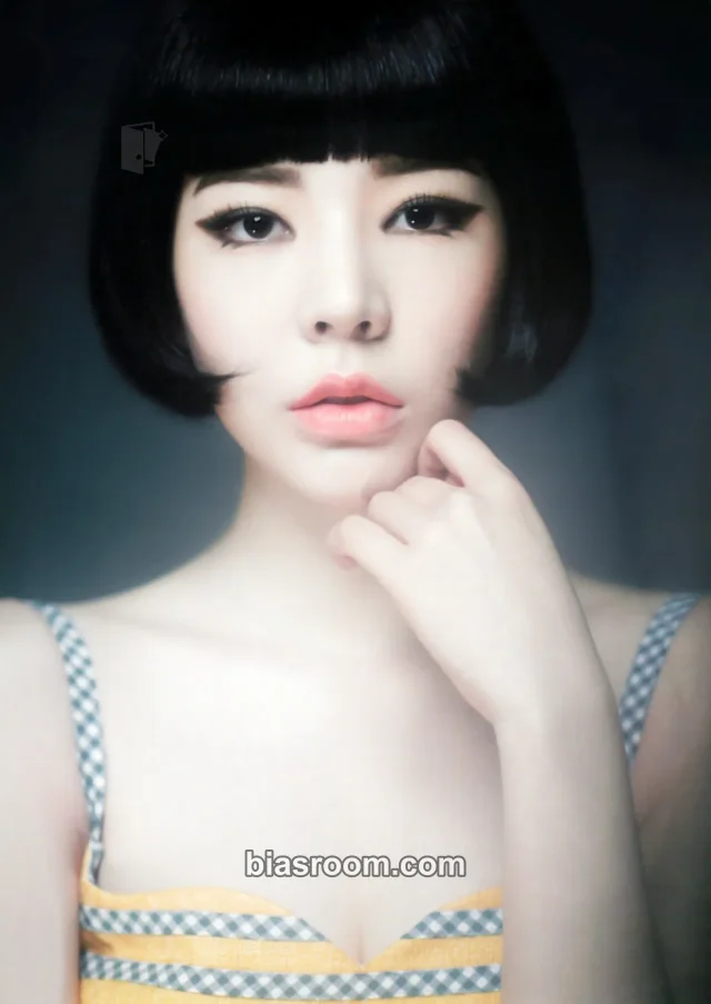 Girls' Generation - Sunny - Lion Heart Album postcard set
