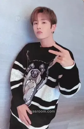Wenhan Yuehua Entertainment Collector Cards Photocard - UNIQ - UNIQ K-pop photocard