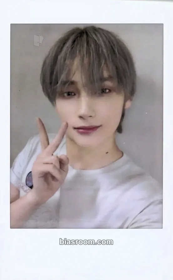 Huening Kai Act: Promise Photocard - TOMORROW X TOGETHER - TOMORROW X TOGETHER K-pop photocard