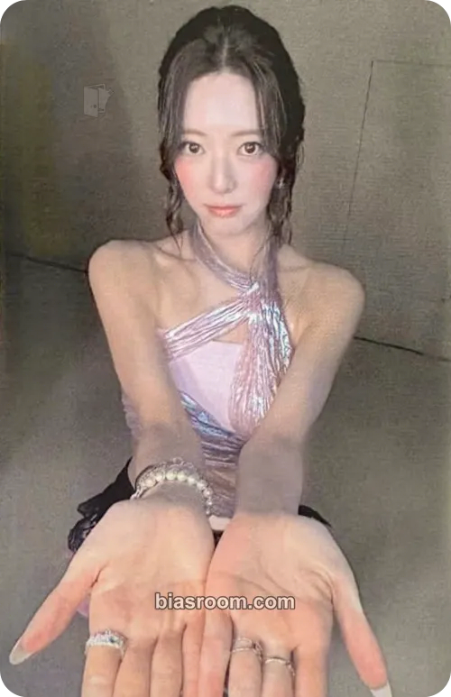 Yuna Motto Photocard - ITZY - ITZY K-pop photocard