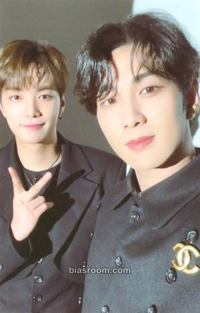 The Black Concert Photocard - NU'EST - NU'EST K-pop photocard