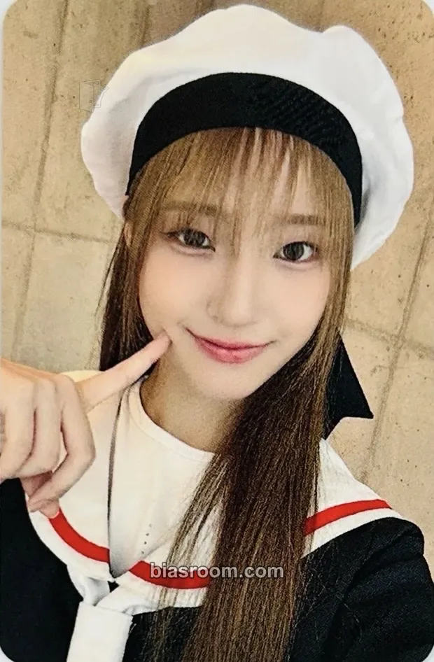 Yunha CURIOUS Photocard - UNIS - UNIS K-pop photocard