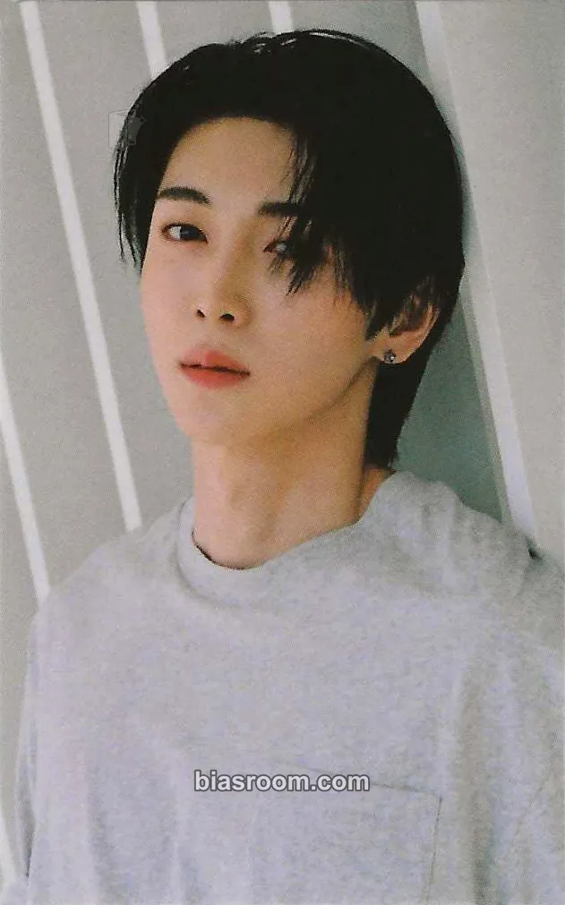 Jisung (ex. Love) Instinct Part. 1 Photocard - OnlyOneOf - OnlyOneOf K-pop photocard