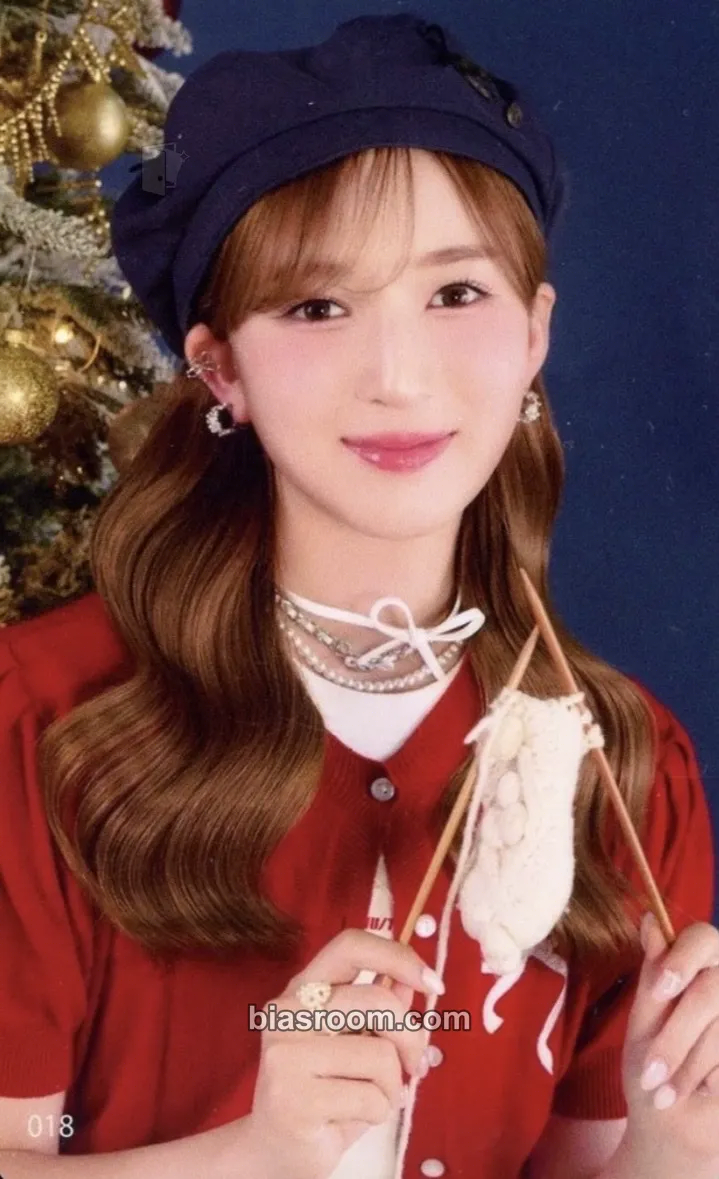 Suzu 2024 ME:ICONIC Sweet Holiday Photocard - ME:I - ME:I K-pop photocard
