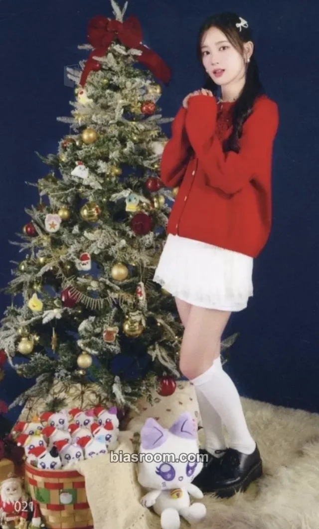 ME:I - Miu - 2024 ME:ICONIC Sweet Holiday Event trading card
