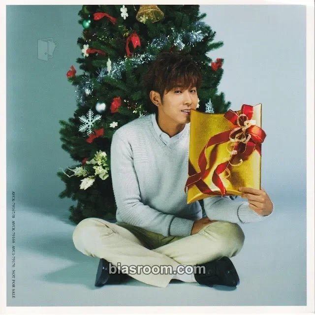 TVXQ - U-Know Yunho - Very Merry Xmas Album album inclusion jacket card